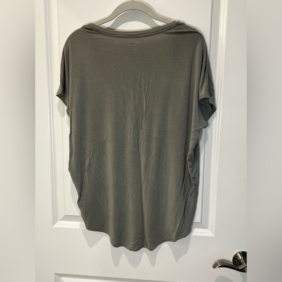 Express Grey Relaxed Short Sleeve V-Neck Tee Size Small - Picture 3 of 10
